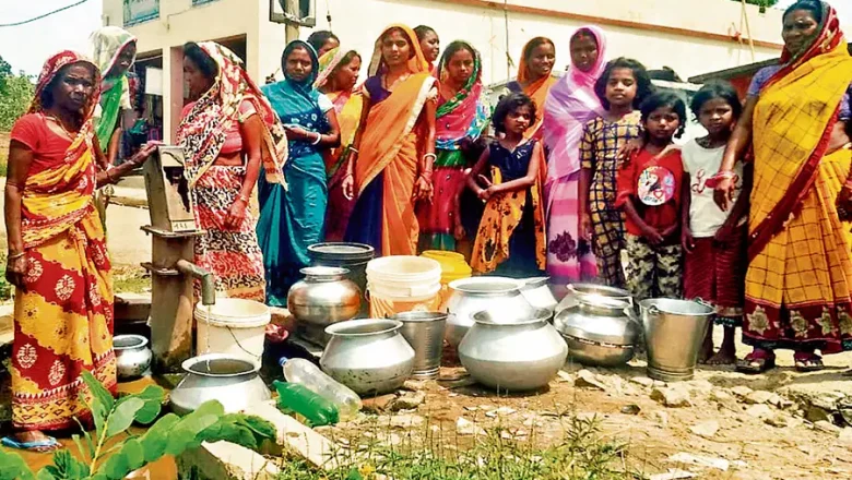 बोकारो के इन दो मोहल्लों में पानी की घोर किल्लत, महिलाएं करती हैं रतजगा