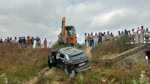 गंभीर हादसे में सिविल जज की कार 20 फीट गड्ढे में पलटी, तीन लोगों की मौत